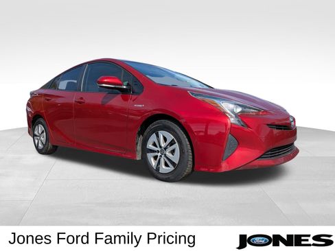 Used 2016 Toyota Prius Four image 3