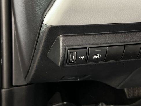 Used 2025 Toyota Corolla SE image 31