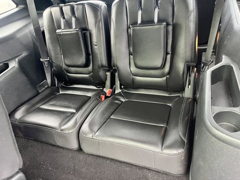 Used 2018 Ford Explorer XLT w/ Equipment Group 202A AWD/4WD image 14