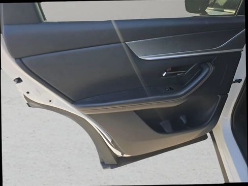 Used 2024 MAZDA CX-90 3.3 Turbo w/ Preferred Plus image 10