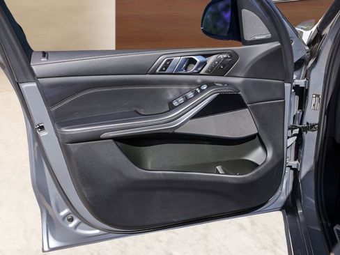 Used 2023 BMW X7 M60i w/ Climate Comfort Package image 25