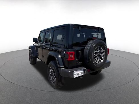 Used 2025 Jeep Wrangler Unlimited Sahara AWD/4WD image 11