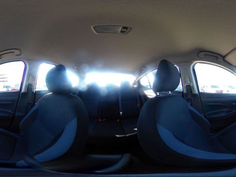 Used 2025 Nissan Versa SV image 40