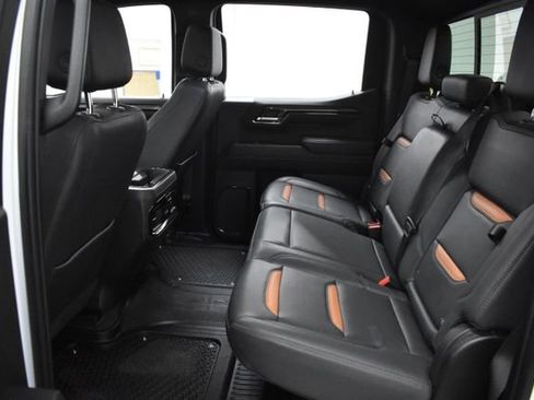 Used 2024 GMC Sierra 1500 AT4 w/ Technology Package image 31