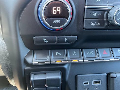 Used 2019 Chevrolet Silverado 1500 RST AWD/4WD image 10