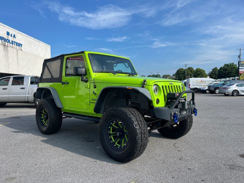 Used 2013 Jeep Wrangler Sport AWD/4WD image 6