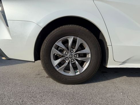 Used 2023 Toyota Sienna XLE FWD image 8