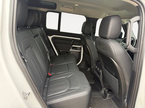 Used 2022 Land Rover Defender 110 S image 13