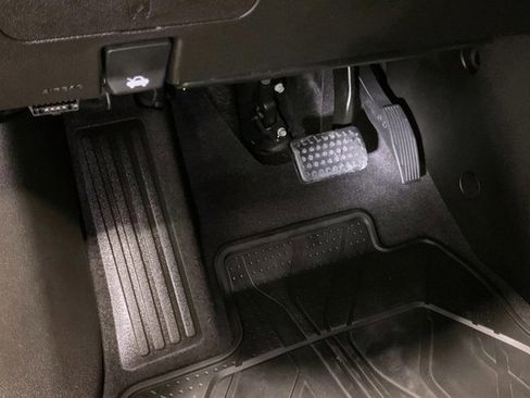 Used 2023 Chevrolet Bolt EUV LT w/ Convenience Package image 37