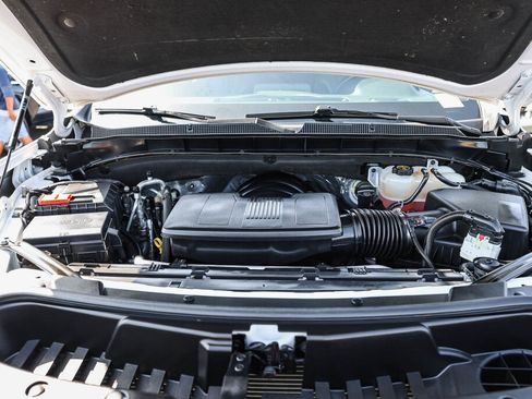 Used 2024 Chevrolet Suburban LT AWD/4WD image 19