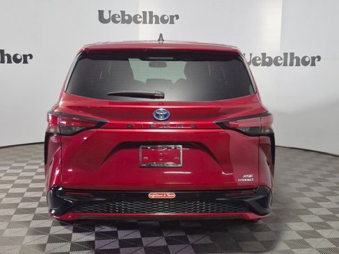 Used 2021 Toyota Sienna XSE image 6