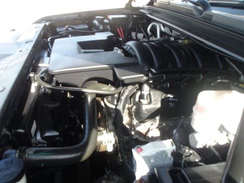 Used 2016 Chevrolet Suburban LT RWD image 29