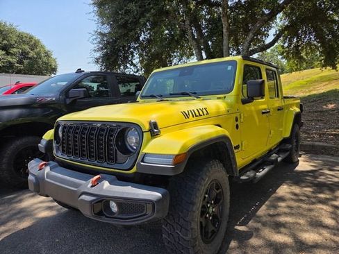 Used 2024 Jeep Gladiator Sport AWD/4WD image 7