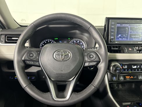Used 2022 Toyota RAV4 XLE Premium image 34