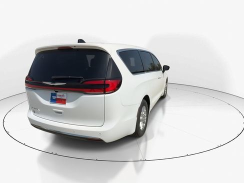 New 2026 Chrysler Pacifica Select FWD image 8
