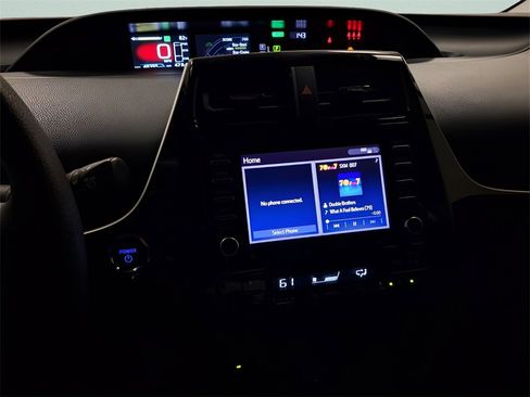 Used 2022 Toyota Prius LE image 14