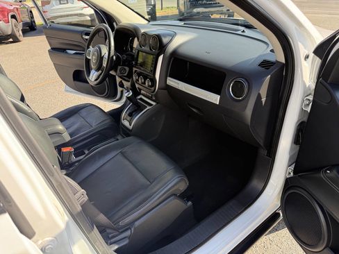 Used 2017 Jeep Compass High Altitude AWD/4WD image 13