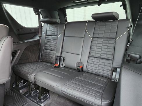 Used 2025 Cadillac Escalade V image 16