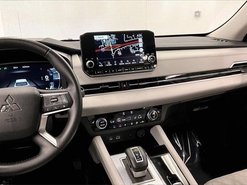 Used 2024 Mitsubishi Outlander SEL image 6