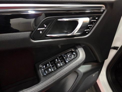 Used 2016 Porsche Macan S image 30
