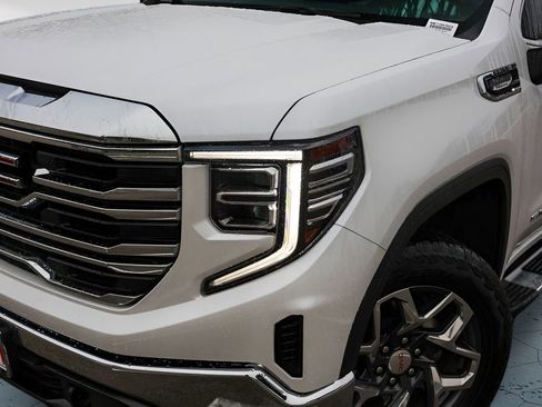 Used 2024 GMC Sierra 1500 SLT image 3