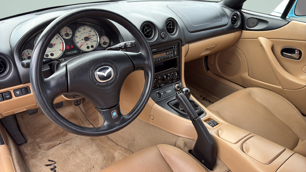 Used 2001 MAZDA MX-5 Miata RWD image 16