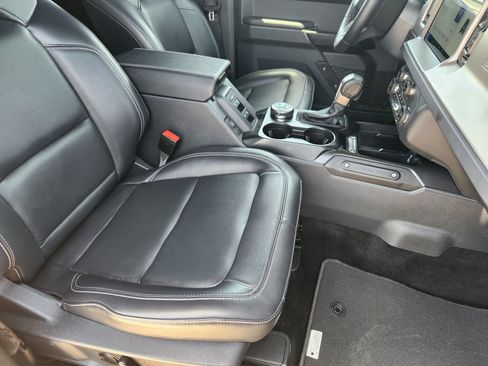 Used 2025 Ford Bronco Outer Banks AWD/4WD image 14