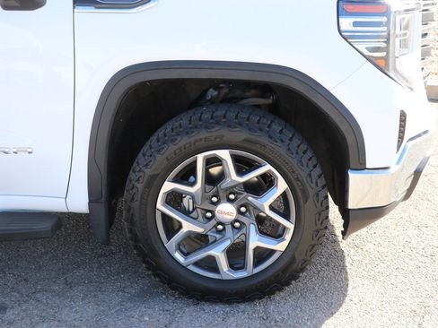 Used 2024 GMC Sierra 1500 SLT AWD/4WD image 9