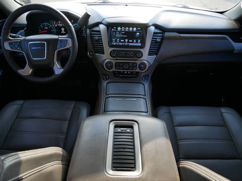 Used 2019 GMC Yukon XL Denali w/ Denali Ultimate Package AWD/4WD image 10