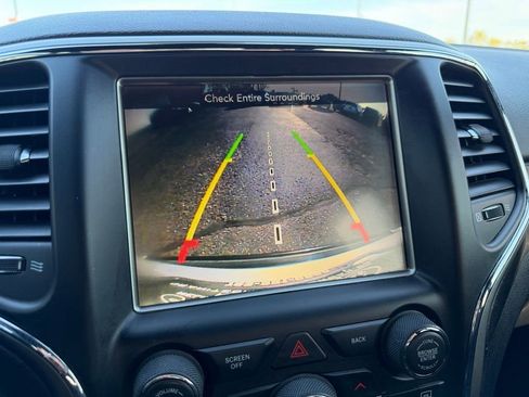 Used 2017 Jeep Grand Cherokee Altitude AWD/4WD image 39