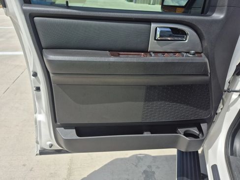 Used 2010 Ford Expedition Limited RWD image 12