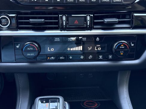 Used 2023 Nissan Pathfinder SL w/ SL Premium Package FWD image 29