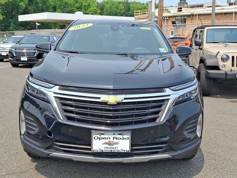 Used 2023 Chevrolet Equinox LT AWD/4WD image 2