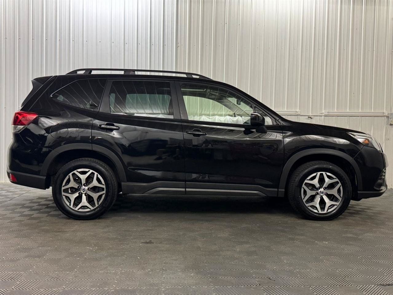 Used 2023 Subaru Forester Premium AWD/4WD image 5