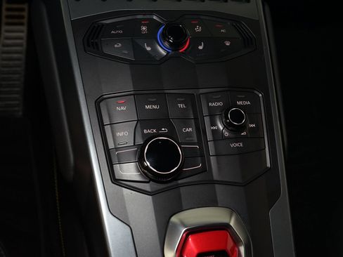 Used 2019 Lamborghini Huracan LP 580-2 RWD image 16
