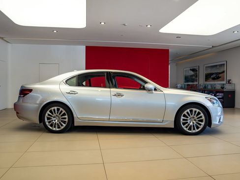 Used 2016 Lexus LS 460 w/ Comfort Package RWD image 7