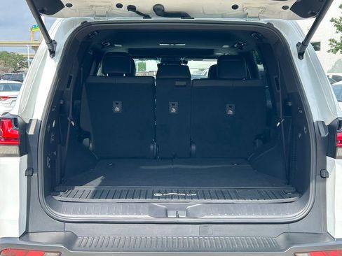Used 2024 Lexus LX 600 F Sport image 15