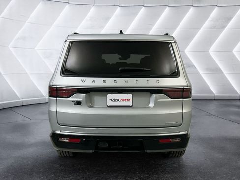 Used 2024 Jeep Wagoneer Series II w/ Flexible Seating Group RWD image 5
