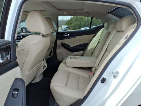 Used 2022 Nissan Maxima Platinum w/ Sport Mat Group image 6