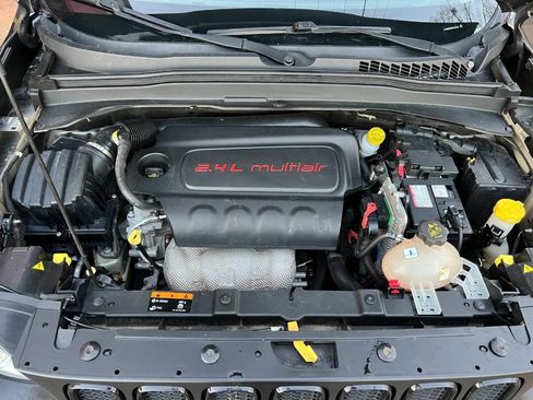 Used 2017 Jeep Renegade Altitude image 22