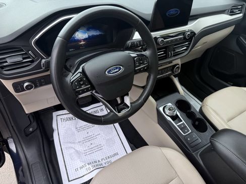 Used 2021 Ford Escape SEL w/ Technology Package AWD/4WD image 14