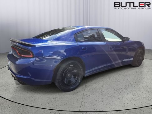Used 2022 Dodge Charger SXT w/ Blacktop Package RWD image 4