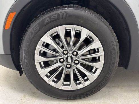 Used 2024 Cadillac XT4 Premium Luxury FWD image 36