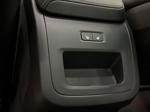 Used 2023 Volvo XC60 T8 Ultimate w/ Climate Package image 28