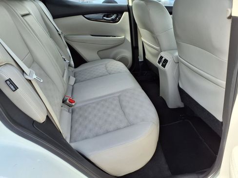 Used 2022 Nissan Rogue Sport SV w/ Technology Package image 13