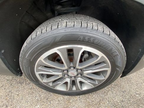 Used 2017 GMC Acadia SLT AWD/4WD image 23
