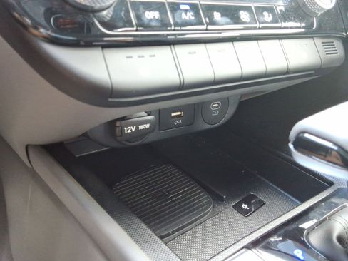 Used 2025 Hyundai Elantra SEL FWD image 18