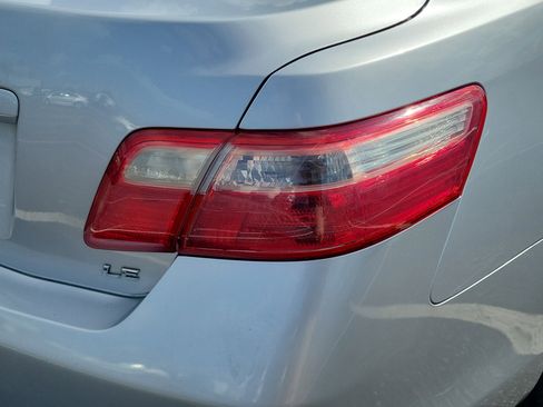 Used 2009 Toyota Camry LE FWD image 11