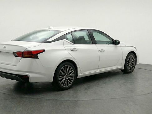 Used 2025 Nissan Altima 2.5 SV image 9