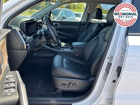 Certified 2023 Kia Sorento S w/ Panoramic Sunroof Package AWD/4WD image 13